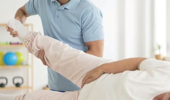 Rééducation fracture col fémur à domicile Rabat Salé Témara